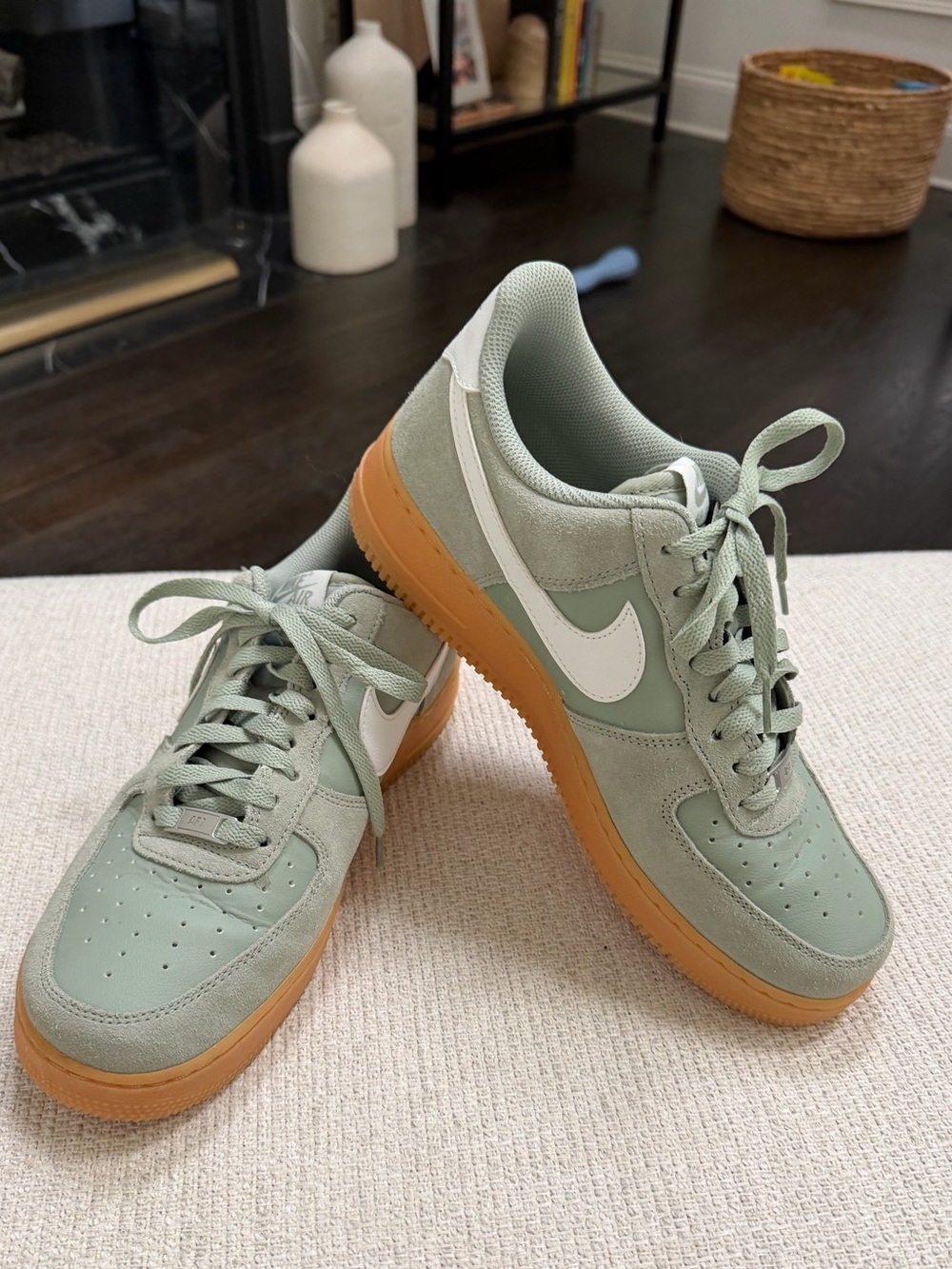 Nike Low-Top AF1 Sneakers in Sage Green and Gum